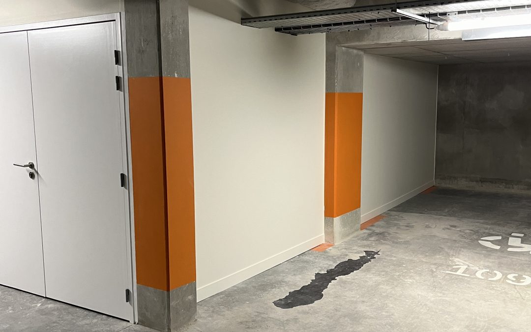 Chantier Décines-Charpieu au All Country Club dans le sous-terrain, création en placo d’une pièce de rangement et d’un bureau.