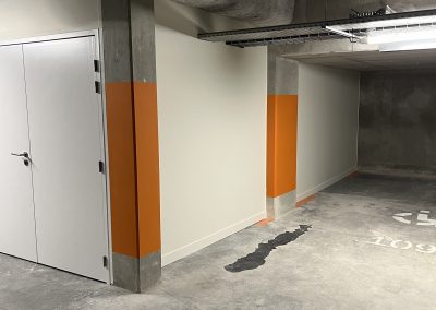 Chantier Décines-Charpieu au All Country Club dans le sous-terrain, création en placo d’une pièce de rangement et d’un bureau.