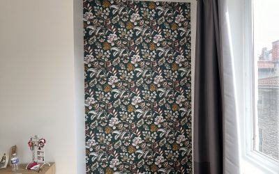 NOUVELLE POSE D’ UN PAPIER PEINT DECORATIF