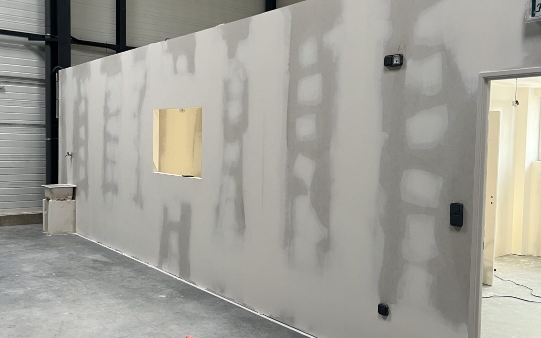 Chantier Tignieu-Jameyzieu, Bureau d’un nouveau France Pare-brise, préparation et peinture.
