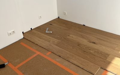Nouvelle pose d’un parquet contre collé rainures et languette.