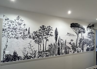 Chantier Chaponost, décoration avec pose de moulure, pose de papier peint décoratif et peinture.