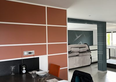 Chantier Mions, Rénovation complète d’un niveau d’une maison avec peinture décorative et pose de papier peint décoratif.