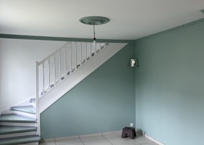 Chantier Pusignan, rénovation d’un grand salon et petite montée d’escalier d’une maison.